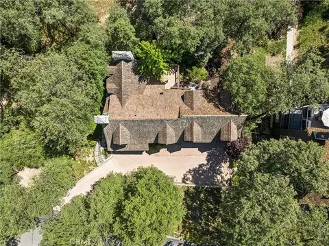 View/Area - 28971 N Shore Rd, Lake Arrowhead, CA 92352 photo 2 of 6