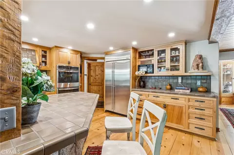 Kitchen - 28971 N Shore Rd, Lake Arrowhead, CA 92352 photo 3 of 5