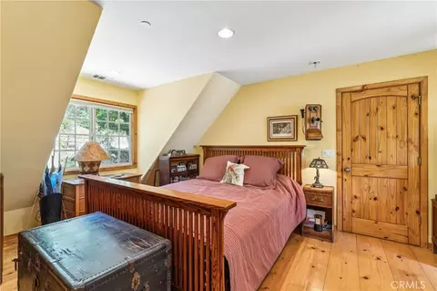 Bedroom - 28971 N Shore Rd, Lake Arrowhead, CA 92352 photo 5 of 5