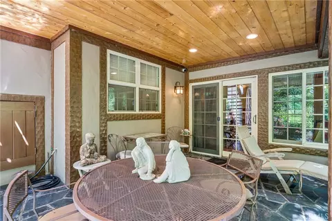 Exterior - 28971 N Shore Rd, Lake Arrowhead, CA 92352 photo 9 of 11