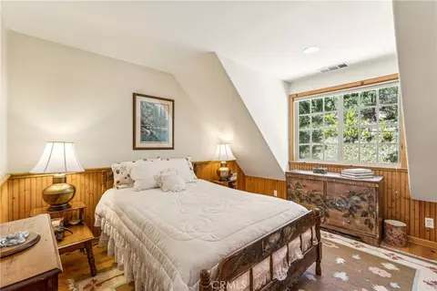 Bedroom - 28971 N Shore Rd, Lake Arrowhead, CA 92352 photo 3 of 5