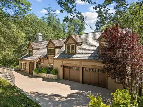 Exterior - 28971 N Shore Rd, Lake Arrowhead, CA 92352 photo 2 of 11