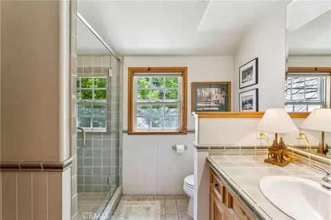 Bath - 28971 N Shore Rd, Lake Arrowhead, CA 92352 photo 4 of 4