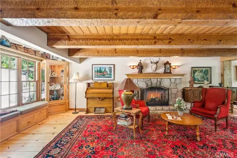 Living - 28971 N Shore Rd, Lake Arrowhead, CA 92352 photo 3 of 6