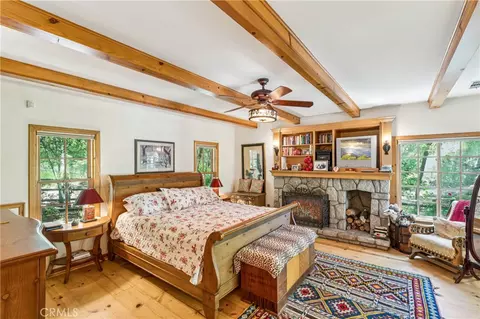 Bedroom - 28971 N Shore Rd, Lake Arrowhead, CA 92352 photo 2 of 5