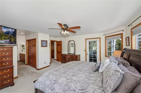 Bedroom - 27392 Peninsula Dr, Lake Arrowhead, CA 92352 photo 3 of 6
