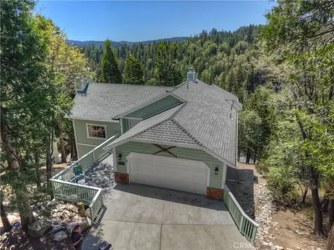 Exterior - 27392 Peninsula Dr, Lake Arrowhead, CA 92352 photo 2 of 7