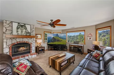 Living - 27392 Peninsula Dr, Lake Arrowhead, CA 92352 photo 5 of 7