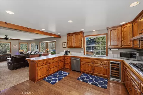 Kitchen - 27392 Peninsula Dr, Lake Arrowhead, CA 92352 photo 5 of 5