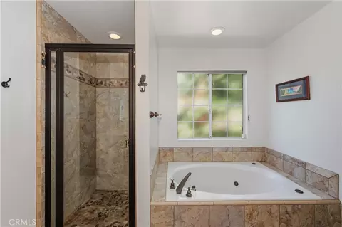 Bath - 27392 Peninsula Dr, Lake Arrowhead, CA 92352 photo 3 of 4