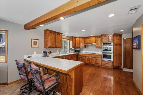 Kitchen - 27392 Peninsula Dr, Lake Arrowhead, CA 92352 photo 1 of 5