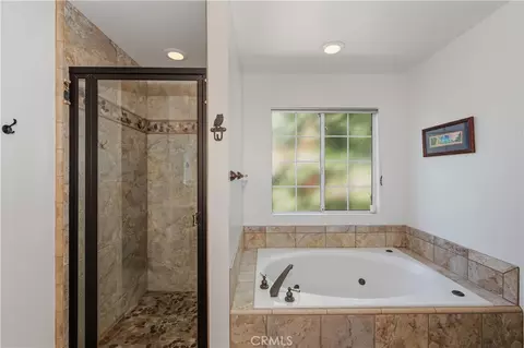 Bath - 27392 Peninsula Dr, Lake Arrowhead, CA 92352 photo 3 of 4