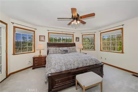 Bedroom - 27392 Peninsula Dr, Lake Arrowhead, CA 92352 photo 1 of 7