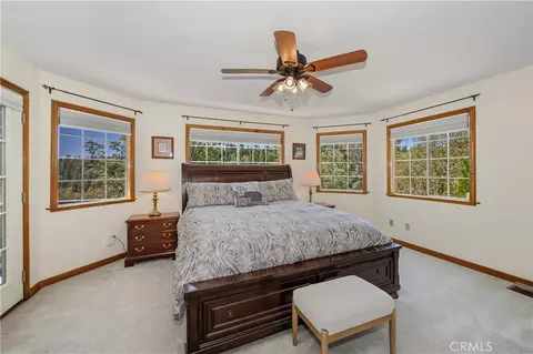 Bedroom - 27392 Peninsula Dr, Lake Arrowhead, CA 92352 photo 1 of 6