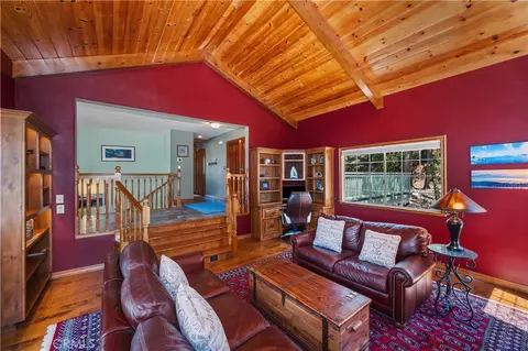 Living - 27392 Peninsula Dr, Lake Arrowhead, CA 92352 photo 3 of 7