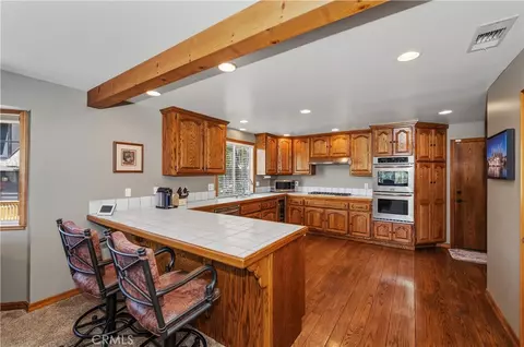 Kitchen - 27392 Peninsula Dr, Lake Arrowhead, CA 92352 photo 1 of 5