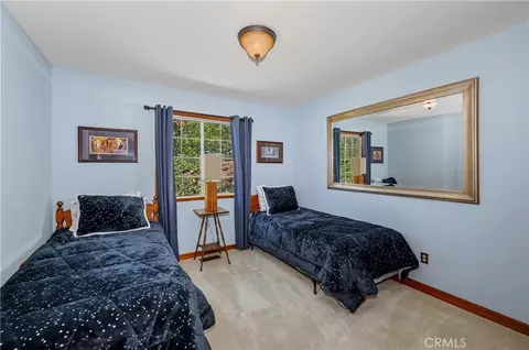 Bedroom - 27392 Peninsula Dr, Lake Arrowhead, CA 92352 photo 6 of 7