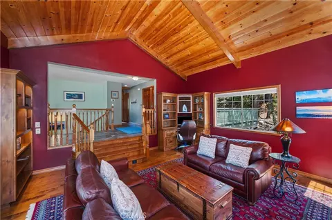 Living - 27392 Peninsula Dr, Lake Arrowhead, CA 92352 photo 3 of 7