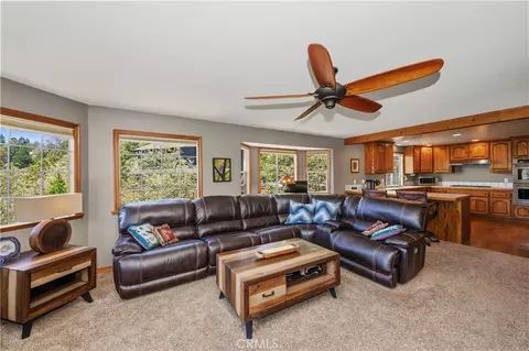 Living - 27392 Peninsula Dr, Lake Arrowhead, CA 92352 photo 6 of 7
