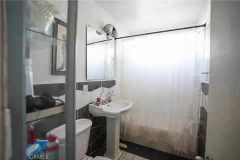 Bath - 6174 Jurupa Ave, Riverside, CA 92504 photo 1 of 1