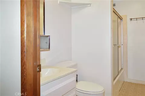 Bath - 23641 Manzanita, Crestline, CA 92325 photo 4 of 7