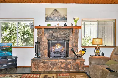 Living - 23641 Manzanita, Crestline, CA 92325 photo 6 of 6