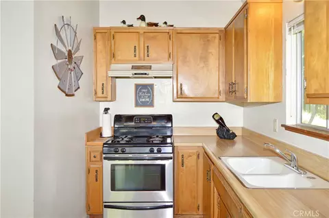 Kitchen - 23641 Manzanita, Crestline, CA 92325 photo 4 of 5