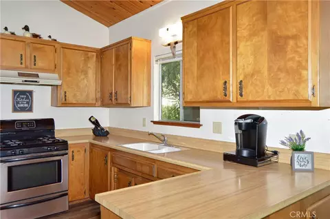 Kitchen - 23641 Manzanita, Crestline, CA 92325 photo 3 of 5