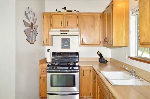 Kitchen - 23641 Manzanita, Crestline, CA 92325 photo 4 of 5