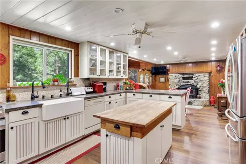 Kitchen - 9091 Mountain View Dr, Forest Falls, CA 92339 photo 1 of 3