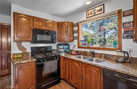 Kitchen - 30949 Wild Oak, Running Springs, CA 92382 photo 2 of 2