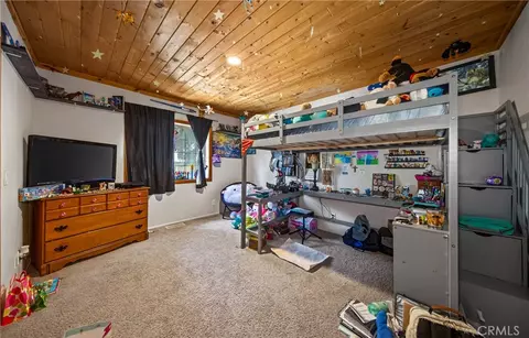 Bedroom - 30949 Wild Oak, Running Springs, CA 92382 photo 2 of 3