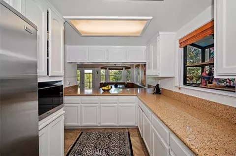 Kitchen - 395 Wylerhorn, Crestline, CA 92325 photo 4 of 4