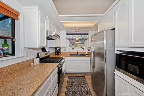 Kitchen - 395 Wylerhorn, Crestline, CA 92325 photo 2 of 4