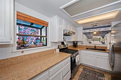 Kitchen - 395 Wylerhorn, Crestline, CA 92325 photo 1 of 4