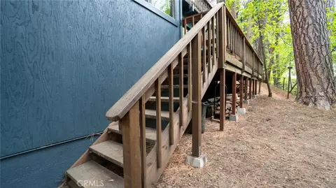 Exterior - 27820 Rainbow Dr, Lake Arrowhead, CA 92352 photo 11 of 15