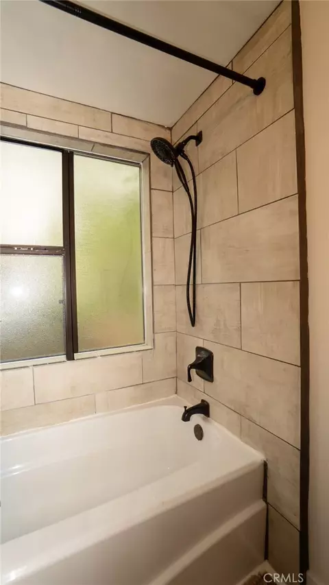 Bath - 27820 Rainbow Dr, Lake Arrowhead, CA 92352 photo 3 of 3