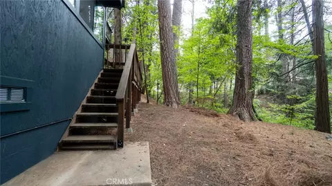 Exterior - 27820 Rainbow Dr, Lake Arrowhead, CA 92352 photo 10 of 15