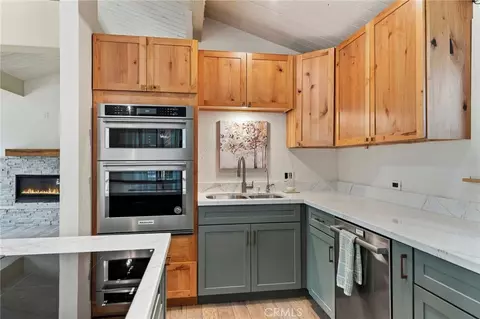 Kitchen - 771 Silver Tip Dr, Big Bear Lake, CA 92315 photo 6 of 9