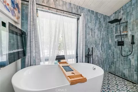 Bath - 771 Silver Tip Dr, Big Bear Lake, CA 92315 photo 2 of 4