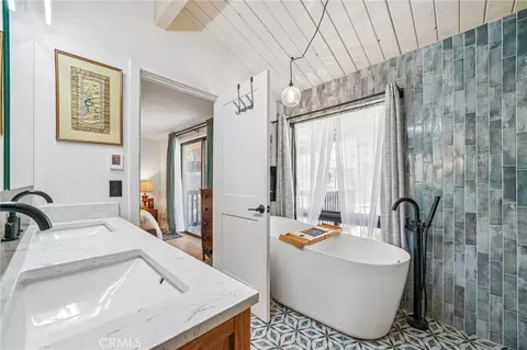 Bath - 771 Silver Tip Dr, Big Bear Lake, CA 92315 photo 1 of 4