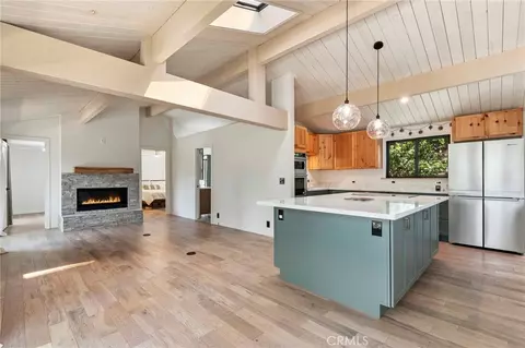 Kitchen - 771 Silver Tip Dr, Big Bear Lake, CA 92315 photo 2 of 9