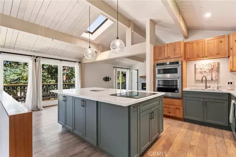 Kitchen - 771 Silver Tip Dr, Big Bear Lake, CA 92315 photo 5 of 9