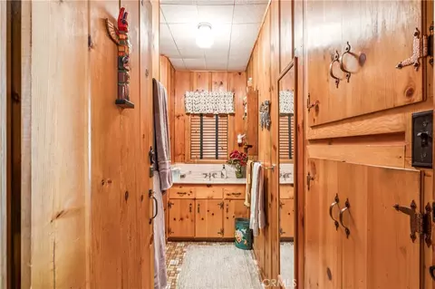 Entry Way - 404 Hillside, Lake Arrowhead, CA 92352 photo 1 of 1