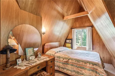 Bedroom - 404 Hillside, Lake Arrowhead, CA 92352 photo 3 of 4