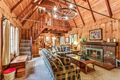 Living - 404 Hillside, Lake Arrowhead, CA 92352 photo 3 of 4