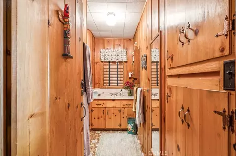 Entry Way - 404 Hillside, Lake Arrowhead, CA 92352 photo 1 of 1