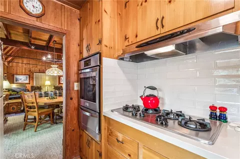 Kitchen - 404 Hillside, Lake Arrowhead, CA 92352 photo 2 of 3