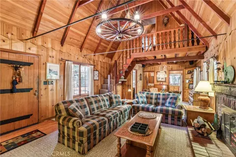 Living - 404 Hillside, Lake Arrowhead, CA 92352 photo 3 of 4