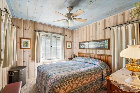 Bedroom - 404 Hillside, Lake Arrowhead, CA 92352 photo 1 of 4